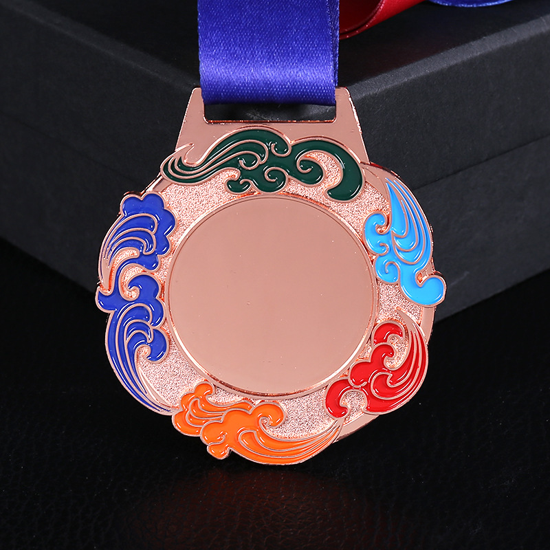 Nueva medalla en blanco al por mayor de aleación de zinc pintura de forma especial medalla en Stock competencia honor oro plata cobre Halter Medalla