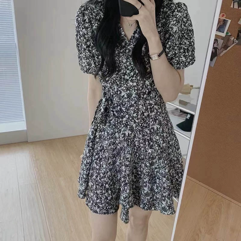 Женское летнее платье А-силуэта больших размеров с утягивающим V-образным вырезом, летнее платье средней длины для слегка полных фигур.