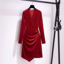 洋气春装连衣裙女2023新款韩版V领小个子修身气质不规则小黑裙潮