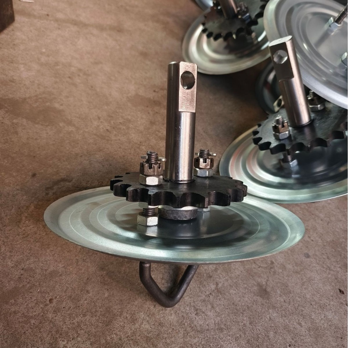 供应带托盘吊具，托油盘旋转吊具，托油盘十字旋转吊具