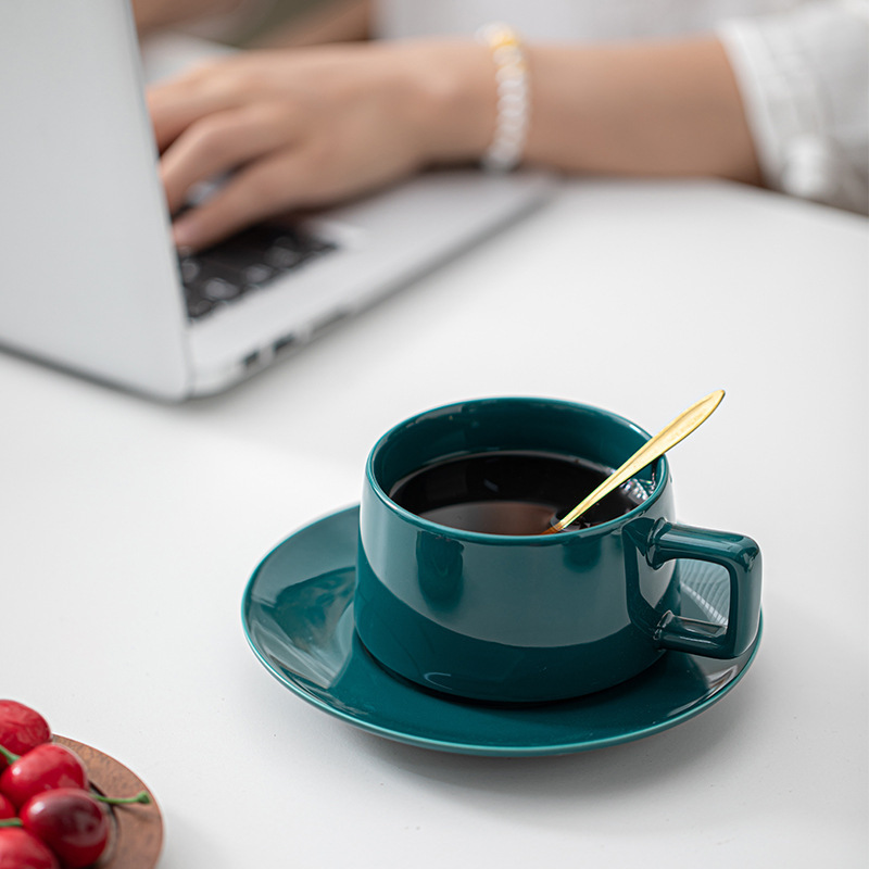 Conjunto de tazas de café europeas y platillos creativos estilo americano INS estilo de moda personalidad de tazas de cerámica de alta calidad caja de regalo