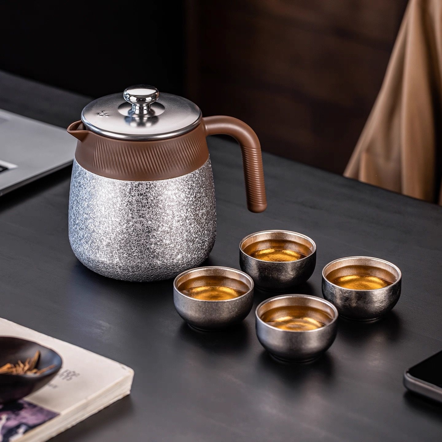Titanium-coated tea infuser pot for home use, light luxury tea infuser pot with tea-water separation, insulated water pot, large-capacity tea infuser pot gift set