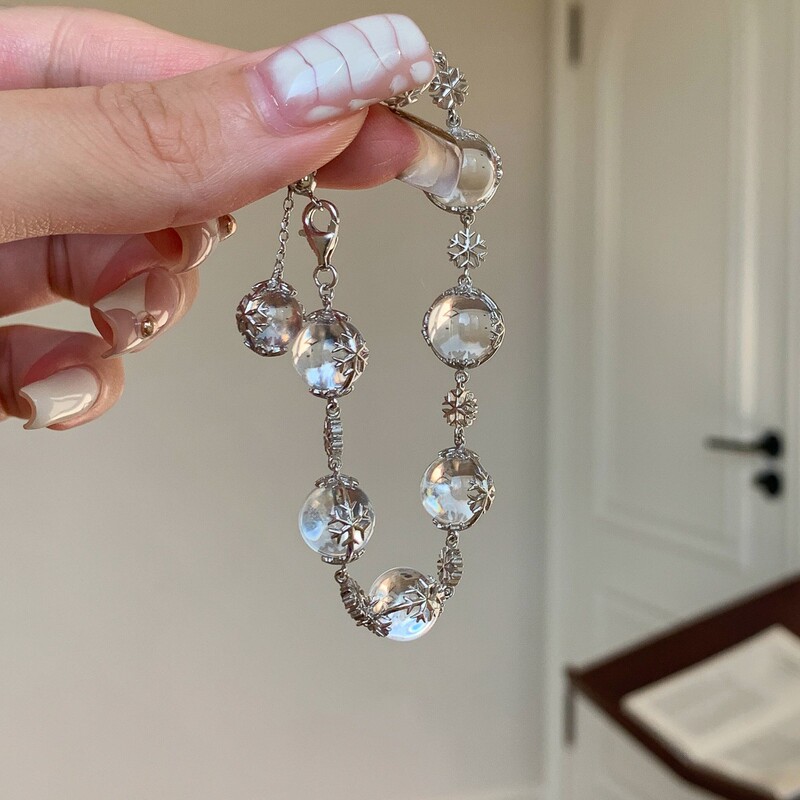 The First Snow of Winter ~ Thousand Gold Ice-Transparent Beaded Snow Bracelet, Autumn and Winter Atmosphere Bracelet, Exquisite and Fashionable White Hand Jewelry