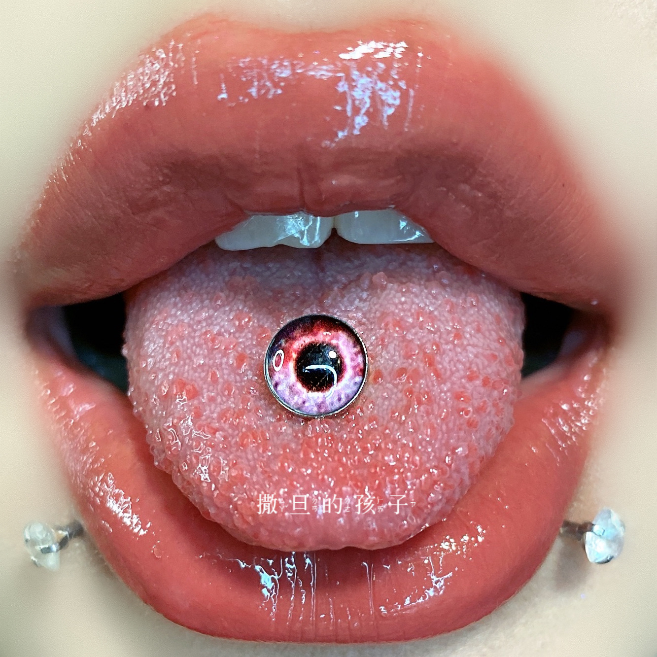 Silver pointed spike labret stud material detail