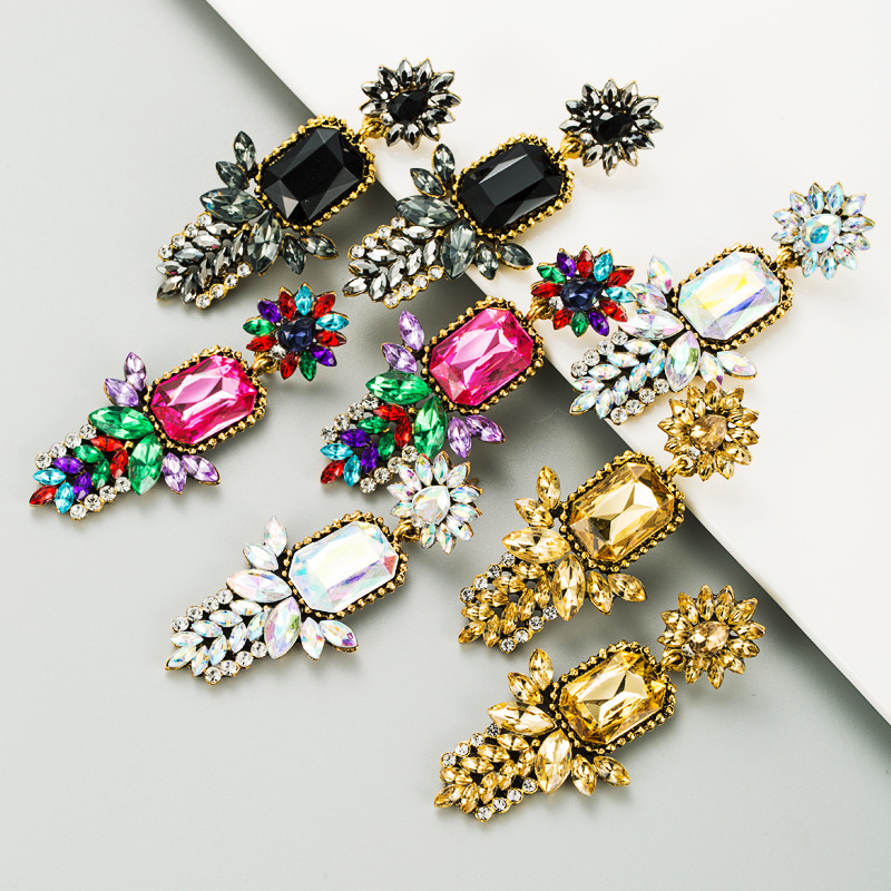 23g Weight Artificial Gemstones Inlay Material Earrings Classification Housewarming, Anniversary, Business, Wedding, Travel, Birthday, Festival Occasion Alloy Material Flower Pattern Women'S Gender Diamond Design Fashion Style Coffee, White, Black Color Fashion Flower Diamond Alloy Artificial Gemstones Earrings 3