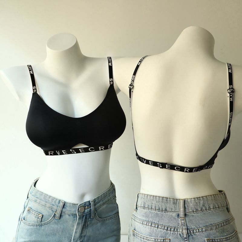 두 가지 두께의 가슴 패드가 있는 검정색