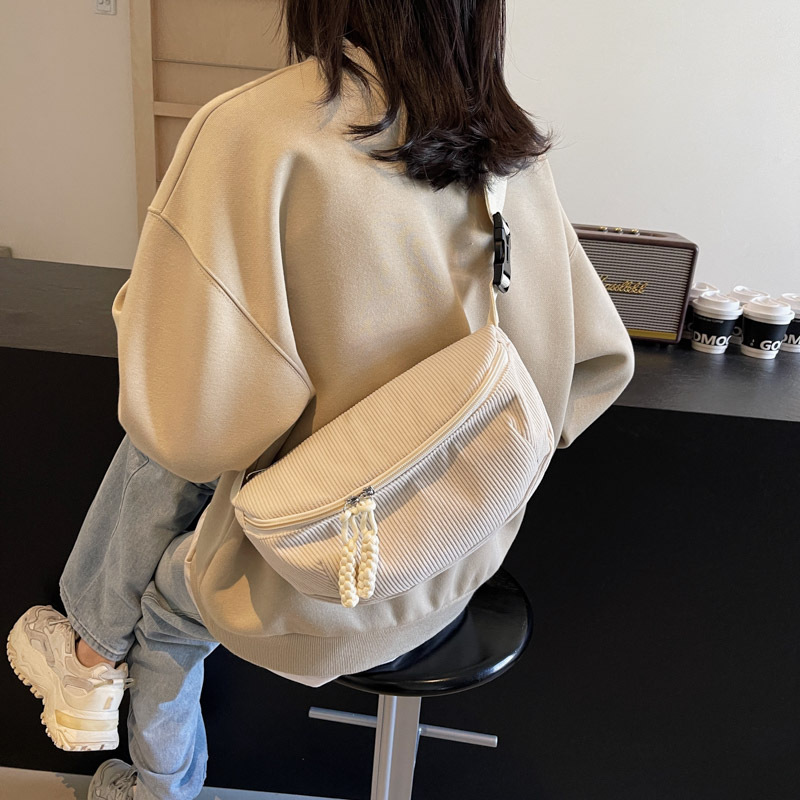 Bolso de pana en el pecho para mujer 2024 nuevo bolso de hombro ligero de gran capacidad casual todo fósforo hombro diagonal bolso diagonal en el pecho marea