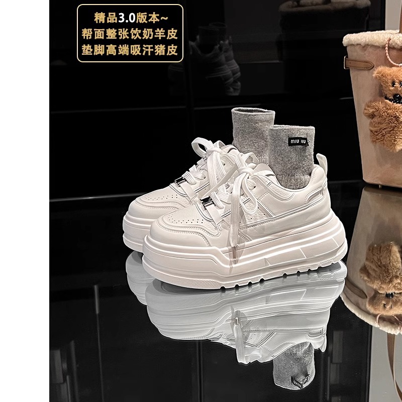Insulated universal breathable white sneakers made of sheepskin…