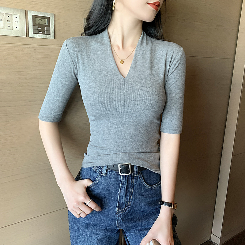 짙은 회색
