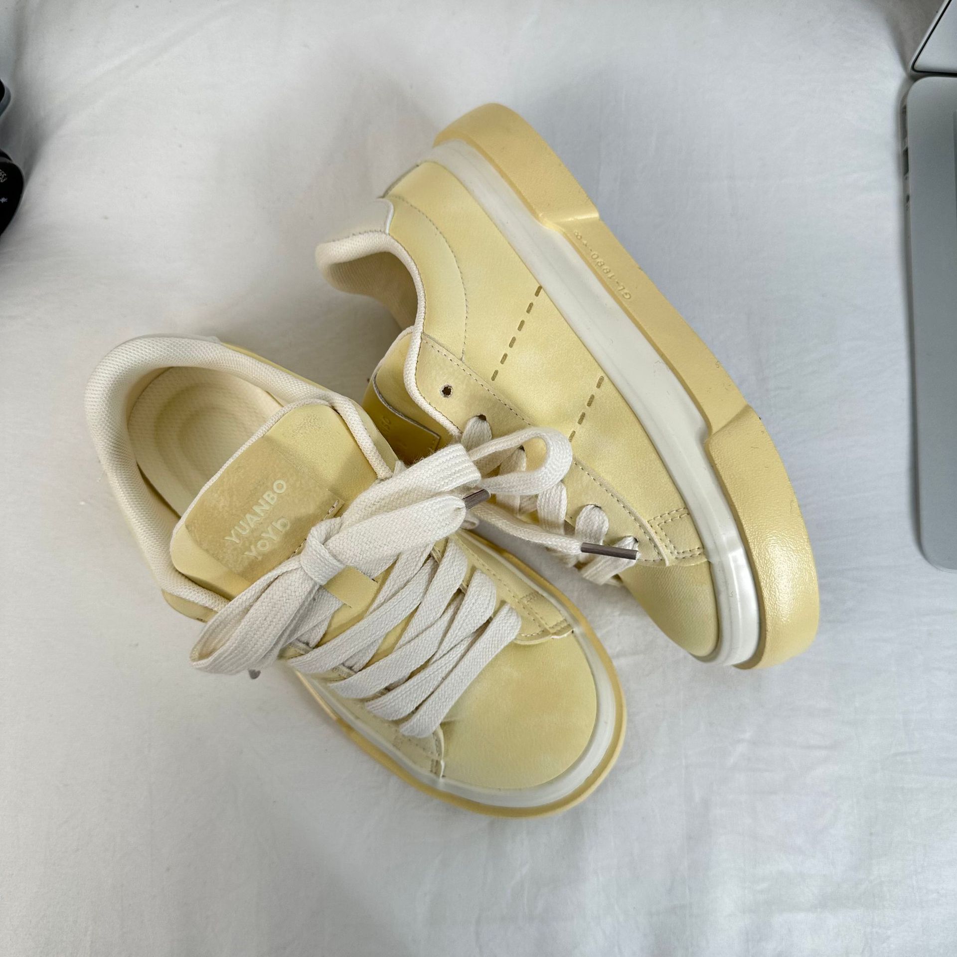 Yuanbo primavera y otoño 2025 zapatos de dopamina de mujer ins moda multifuncional super caliente zapatos de lona de diseño retro zapatos de skate casuales