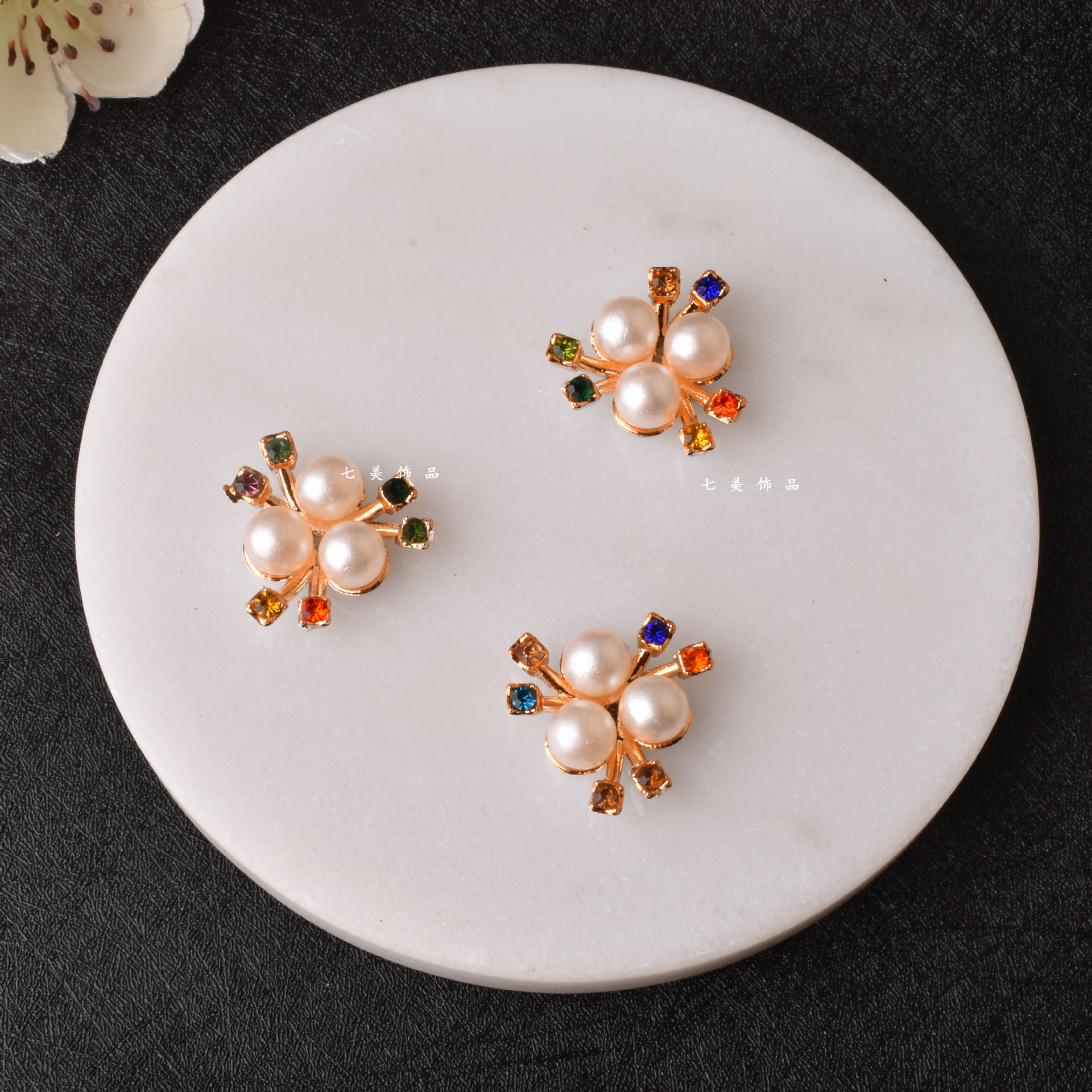 Estilo barroco tres aleación perla flor corazón joyería accesorios flor placa hebilla ropa DIY collar pulsera material