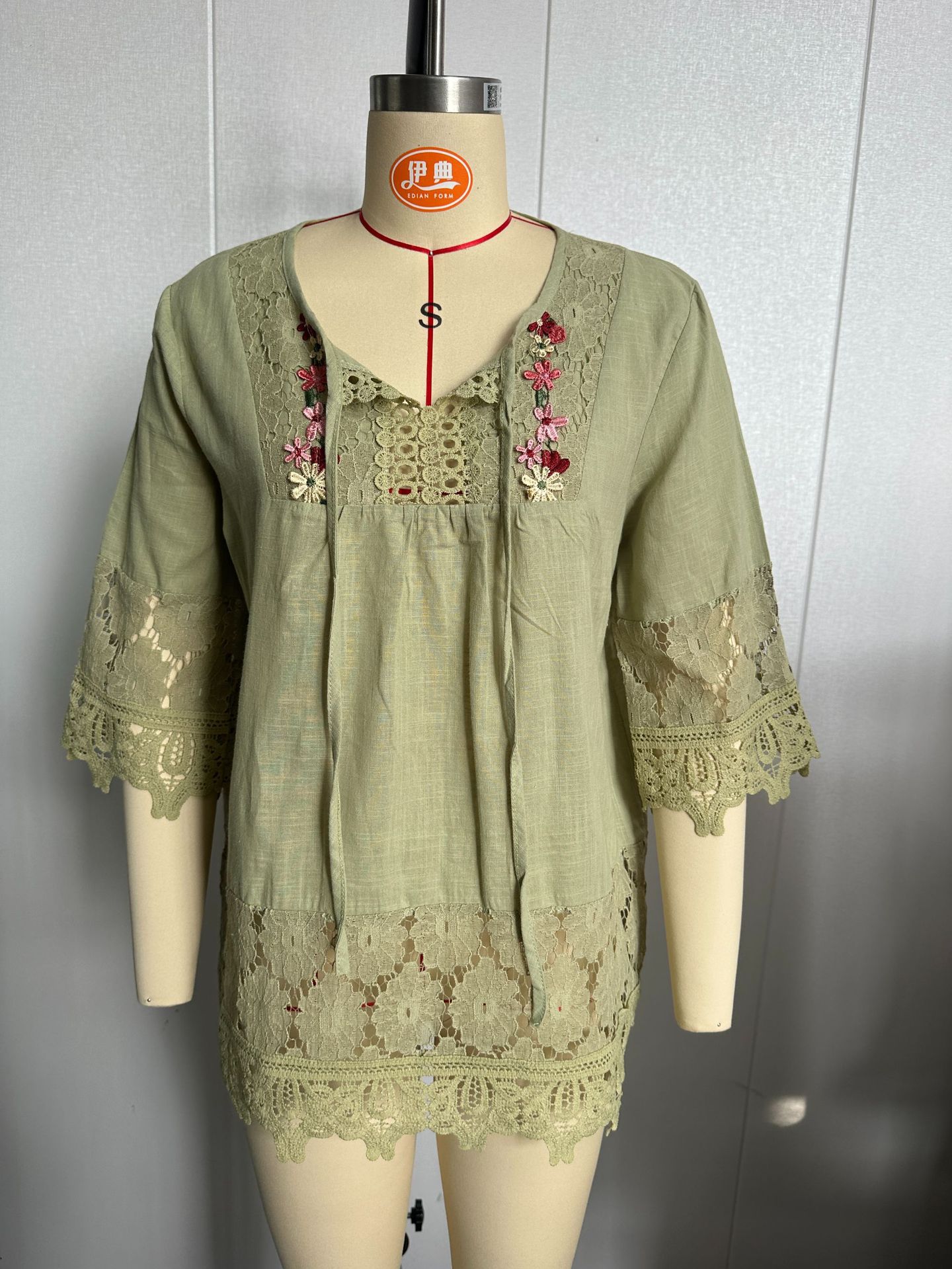 Elegante Damenbluse Mit V-ausschnitt Aus Baumwoll-leinen-mix_voghion.com