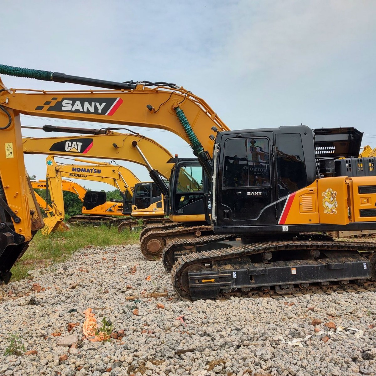 Sichuan y Chengdu tienen una línea de exportación dedicada excavadora Carter 320 200 Sany 215 de segunda mano