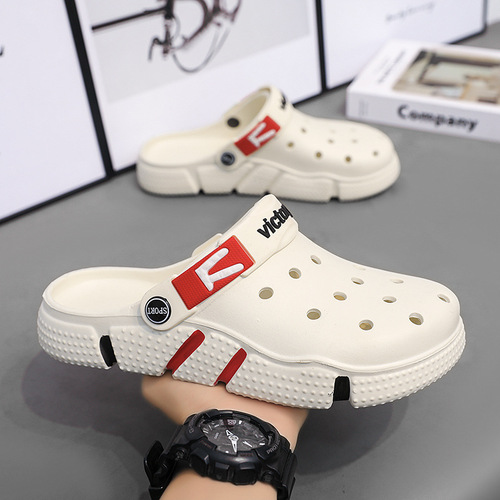 New style large size outdoor shoes for men's garden shoes with soft bottom and hollowed out toe. Casual sandals for outdoor wear, beach shoes for men 