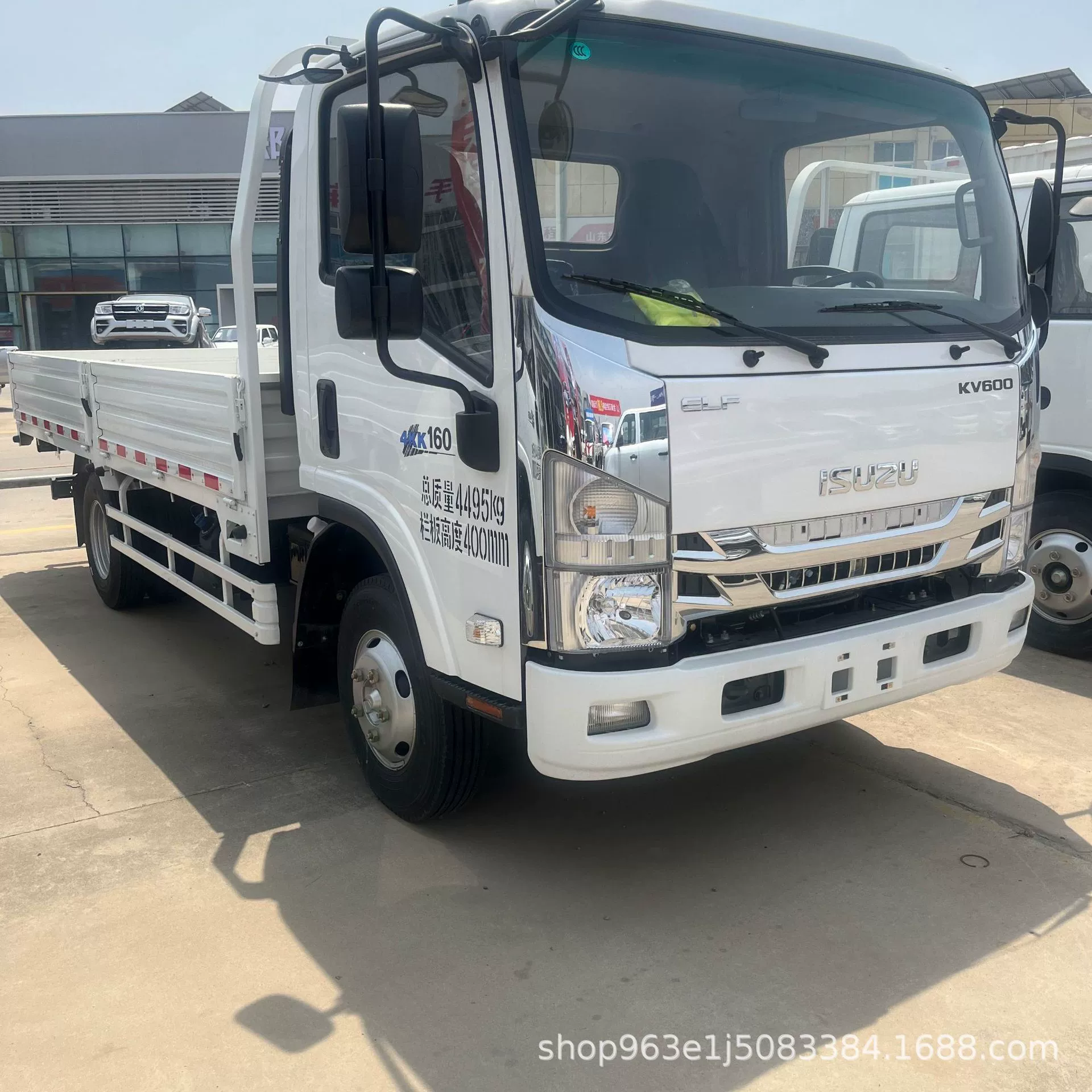 Экспортная версия малотоннажного грузовика ISUZU грузоподъемностью 3-5 тонн KV100, самосвала Howo и контейнеровоза Foton.