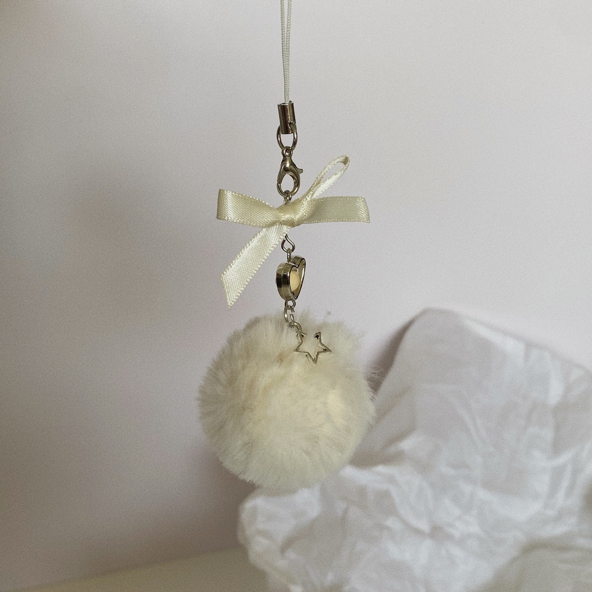 30g Weight Mobile Phone Chain, Keychain Classification 1 Piece Quantity Holiday, Daily Occasion Seto fur Material Bow Knot Pattern Pom Poms Design Cute Style 1 Piece Cute Bow Knot Seto Fur Pom Poms Mobile Phone Chain Keychain 16