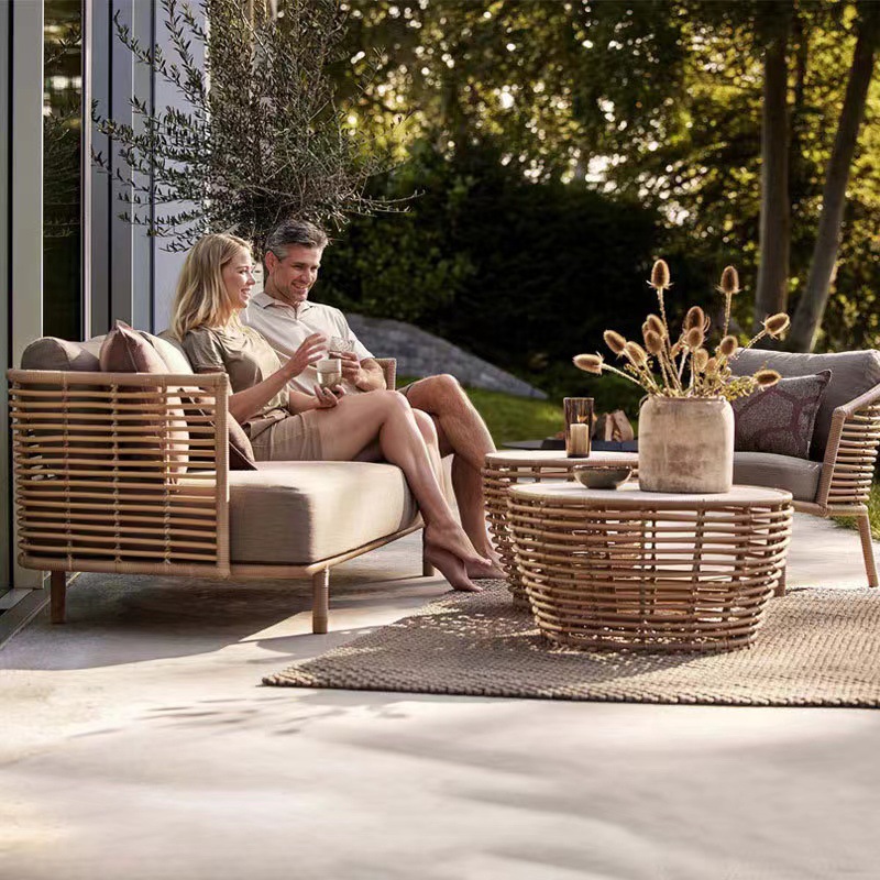 Sofá de caña al aire libre mesa de té patio jardín terraza muebles de hotel villa residencial asiento al aire libre ocio arte de caña