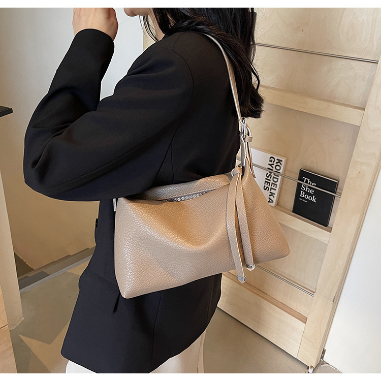 High quality texture large capacity 2024 summer new item niche design pillow fashionable versatile single shoulder_voghion.com