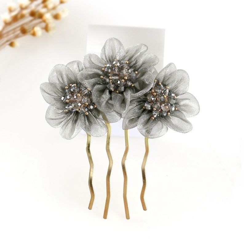 밝은 회색 머리 빗