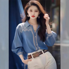 2025春の新型婦人服香港風レトロな青いプリントシャツの高級気質上着のユニークな美しいシャツ