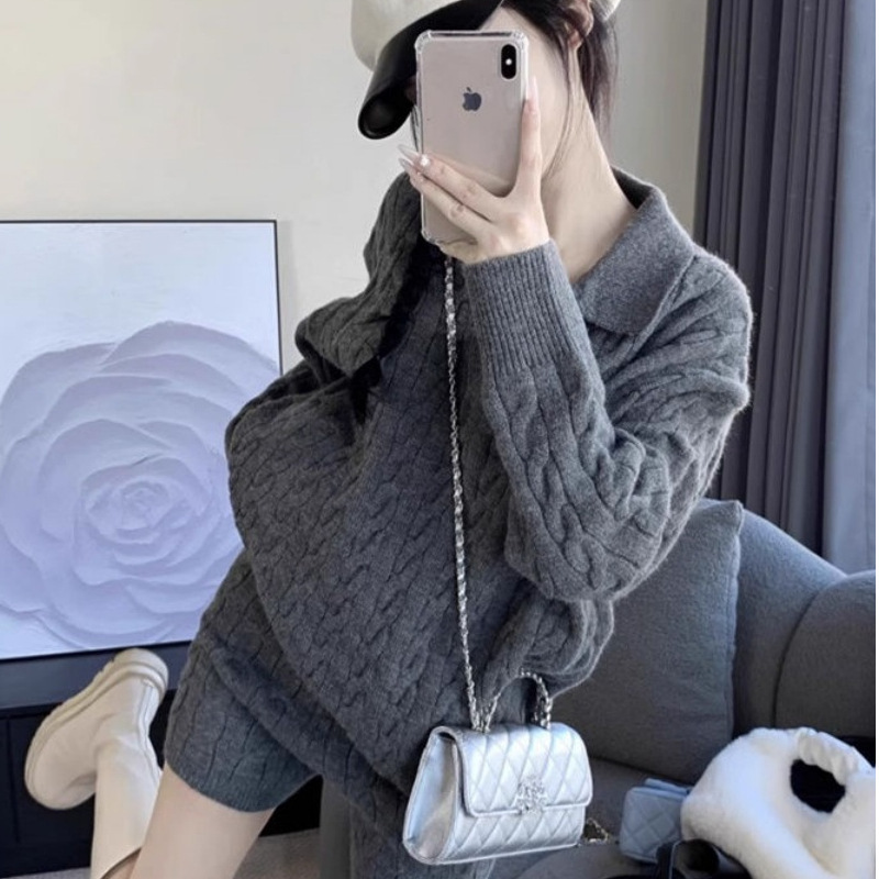 Deep Winter Outfit Paired with a Set of Chanel-Style Polo Collar Cable Knit Sweater and Casual Fashion Knitted Shorts Two-Piece Set