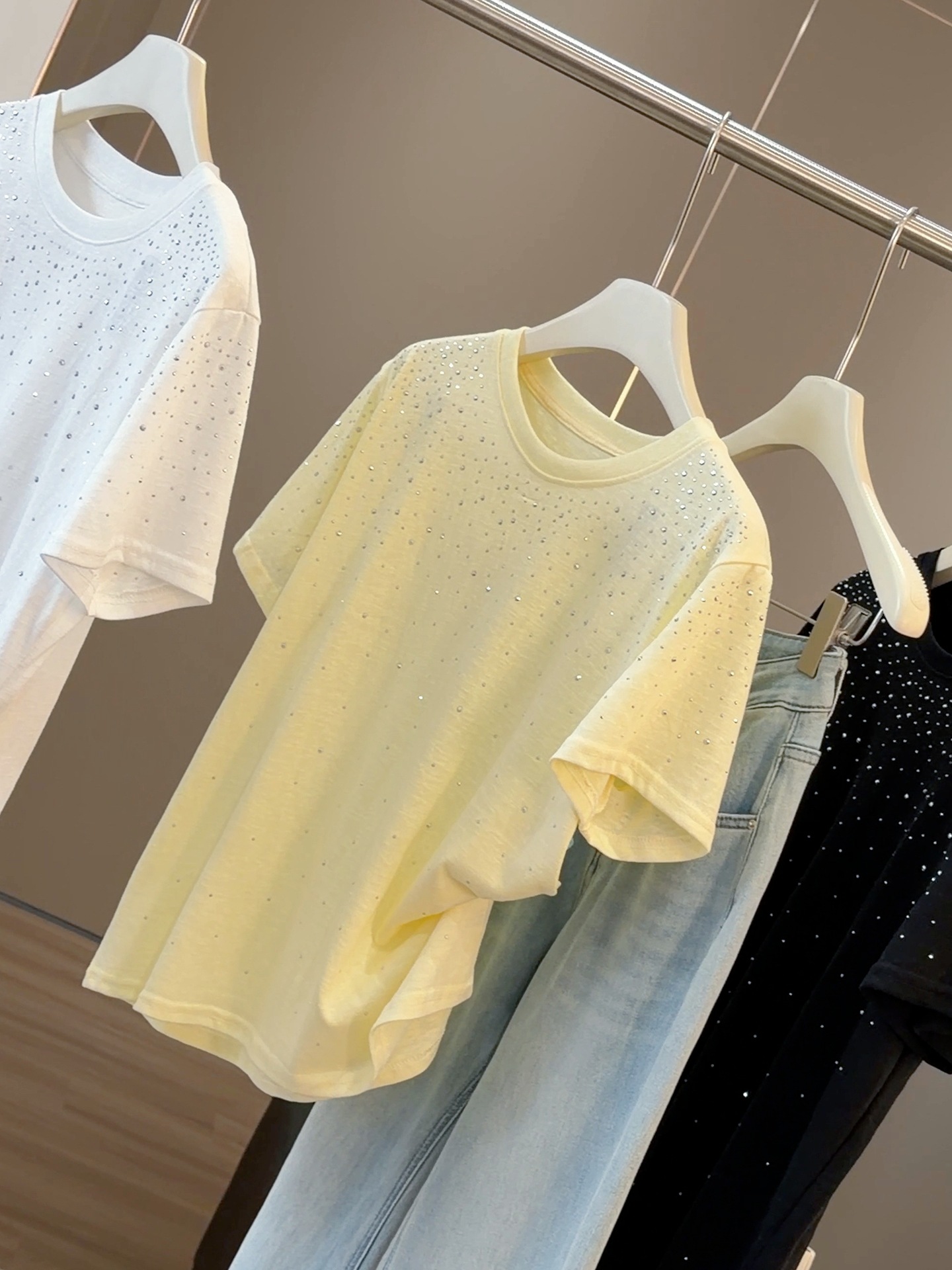 Women's Heavy Duty Rhinestone Round Neck Short Sleeve T-Shirt Loose Fit Slimming Summer Fashion Top Unique Style Versatile_ecoleips.com