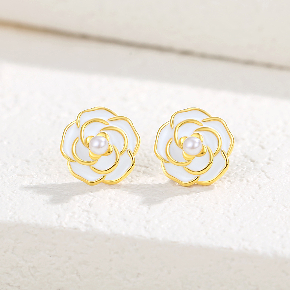 S925 plata Camelia pendientes de plata pendientes de flores frescas de las mujeres estilo Chanel joyas de perlas sintéticas al por mayor otoño