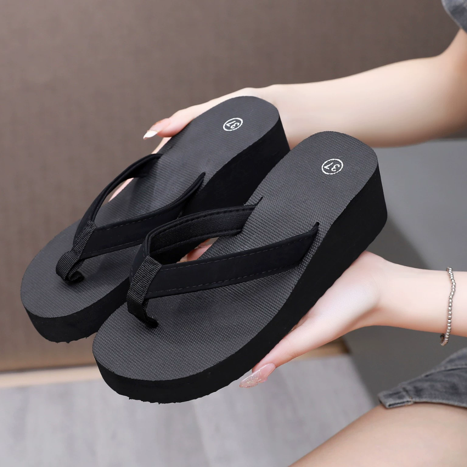 Трансграничные шлепанцы, женские летние, новые модные Нескользящие, на толстой подошве, износостойкие сандалии на высоте, женские сандалии