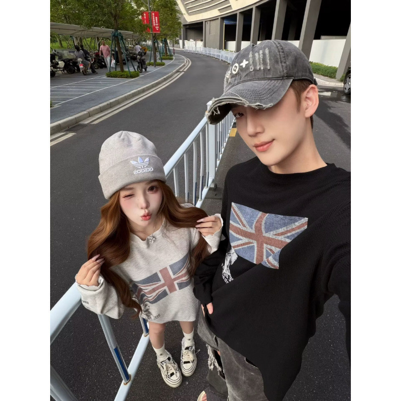 Vintage street-style washed printed long-sleeve t-shirt for men, autumn American retro style with missing cuffs and frayed edges, niche top Vintage street-style washed printed long-sleeve t-shirt for men, autumn American retro style with missing cuffs and frayed edges, niche top