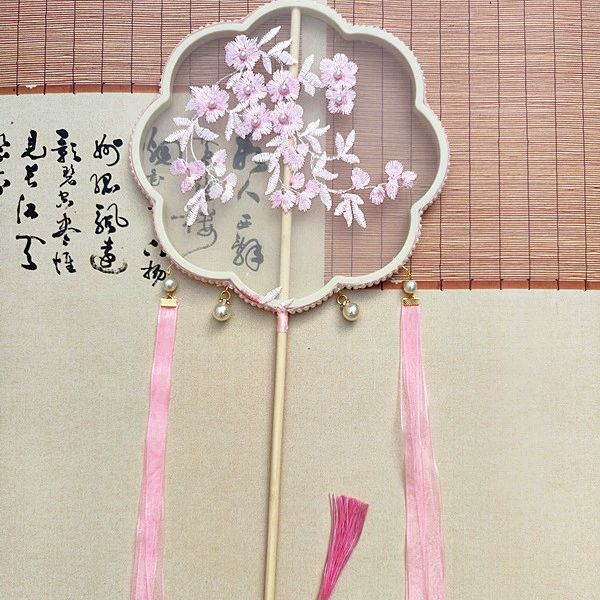 Древний стиль вышивки длинная ручка поклонника оптовая детская вышивка с двойным рамом с кисточкой и ремешками