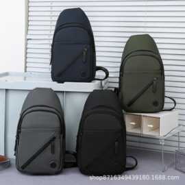 新款日百搭男士小挎包简约潮流户外单肩包斜挎通勤防水多功能胸包