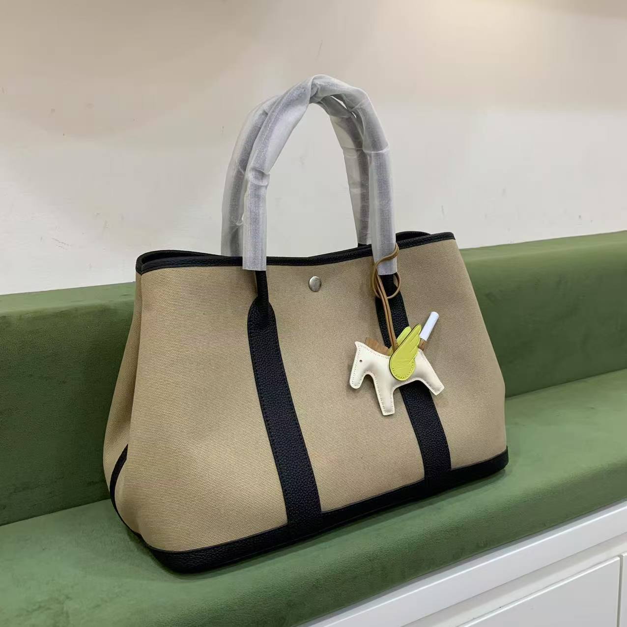 Canvas with top layer leather garden bag, hand-held, vintage color scheme, garden, large capacity, classic style, garden party, 36