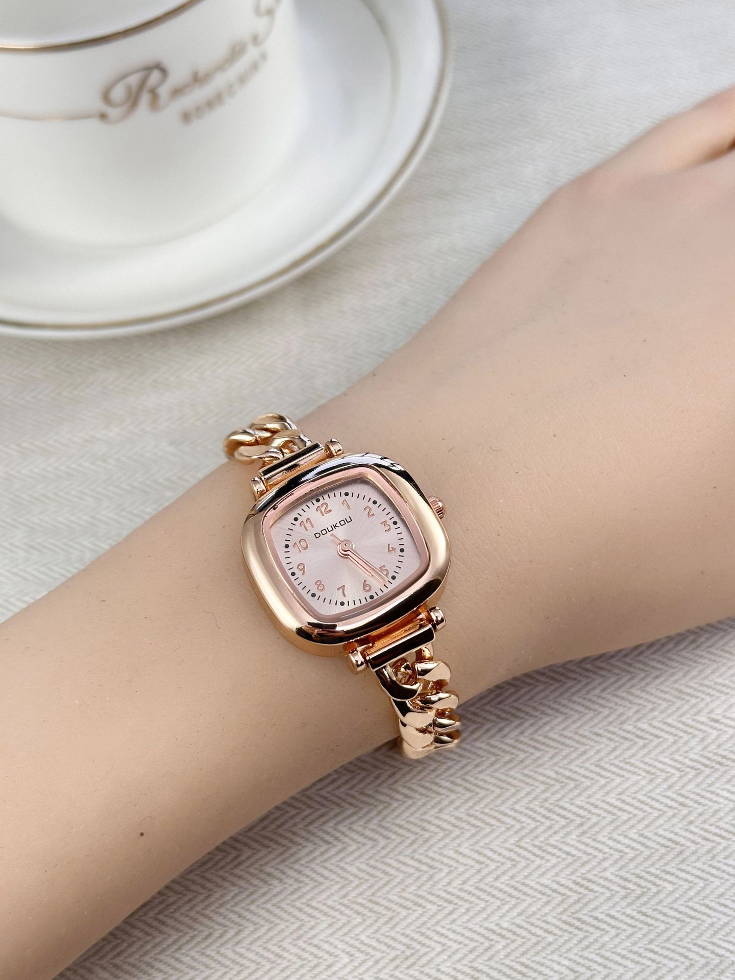 50g Weight Ordinary Glass Mirror Material Alloy Strap Material Watch Classification Pointer Display Type Single Folding Buckle Buckle Style Square Dial Shape Weekend Occasion Quartz Movement Geometric Pattern All Seasons Season Women's Gender Casual Style Casual Geometric Single Folding Buckle Quartz Watch 12