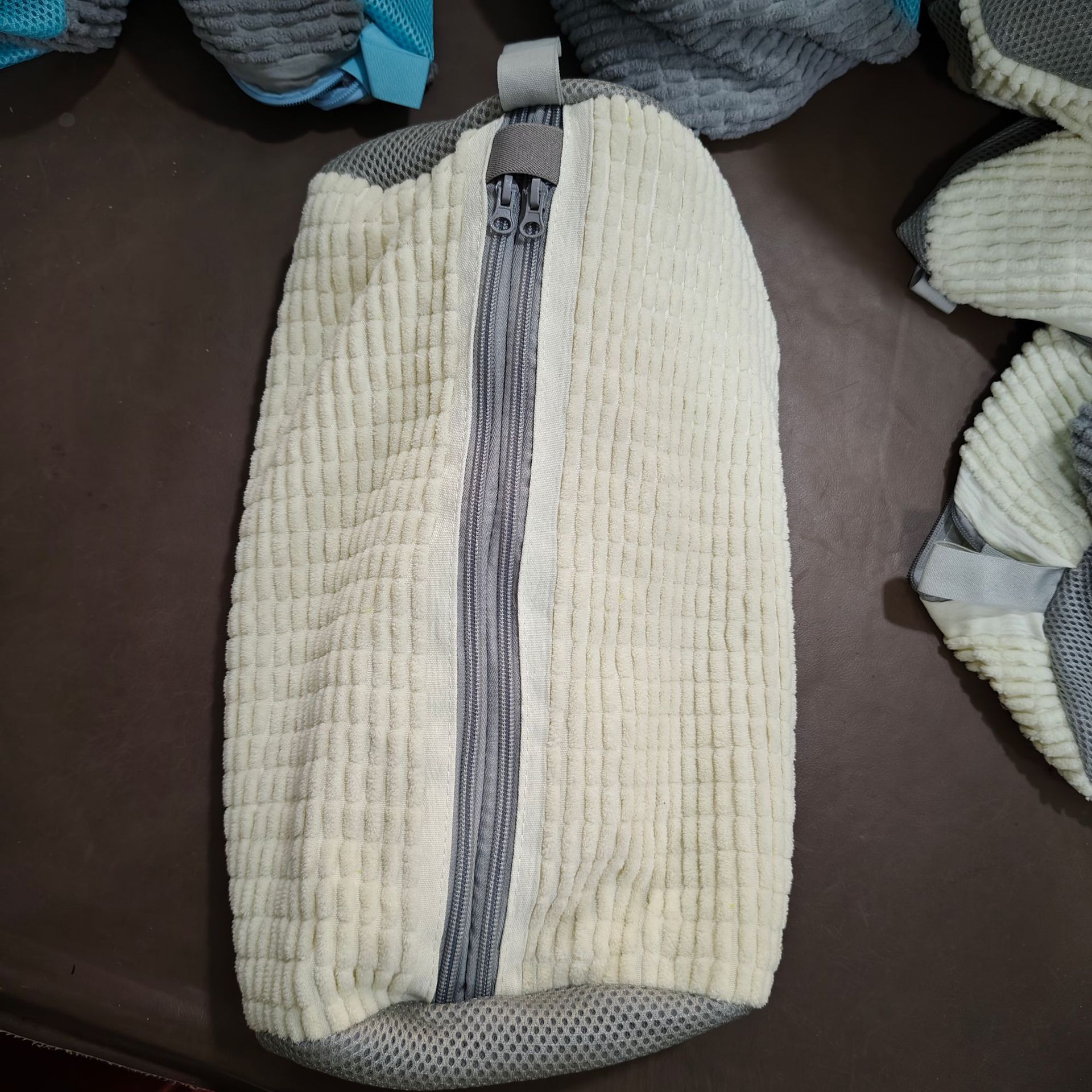 Off-white + gray zipper