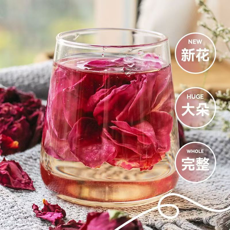 Yunnan Mo Hong Rose Bud Tea Dried Red Rose Flowers for Cold Brew 35g Can in use