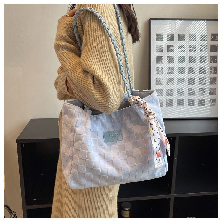Large-capacity commuter tote bag 2023 new summer fashion large bag, women's checkered high-end and stylish single-shoulder bag undefined