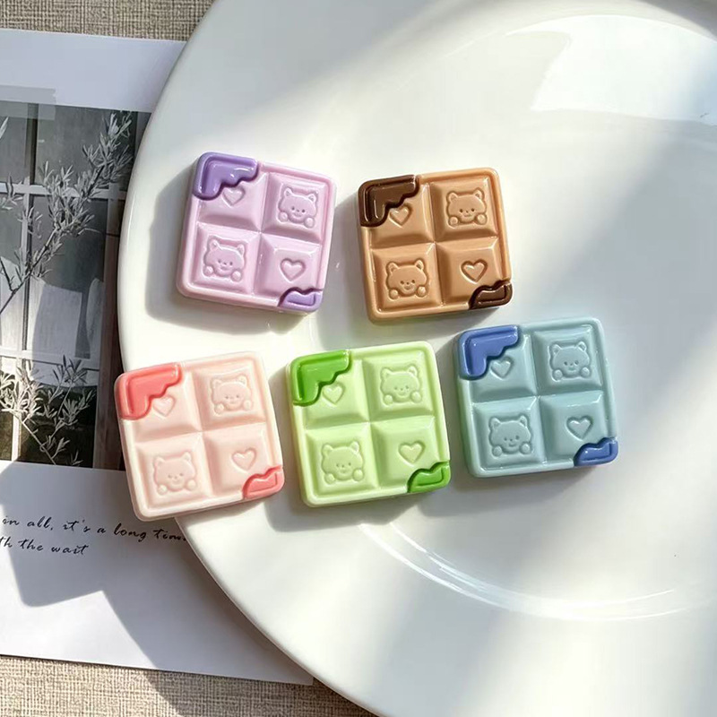ミックスベアキューブチョコレートをランダムでお届け（1個）