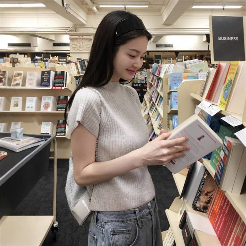 In-Stock Korean Niche Women's Clothing 2026 Spring/Summer New Solid Color Elegant Commuter Pullover Half-High Collar Short-Sleeve Knit Top