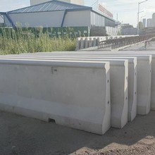 阡陌水泥墩租售,新泽西护栏,源头出厂家新款4000*1100护栏加厚