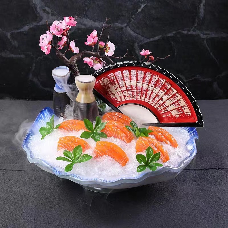 日本式の陶磁器のギョーザの蒸し餃子はエビの軽食のアイデアのお菓子の皿を蒸します。|undefined