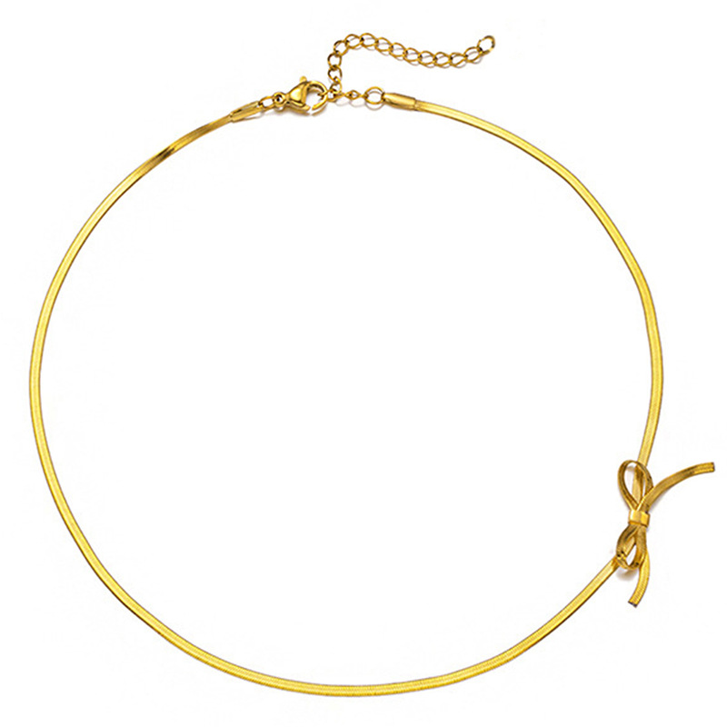Collana a strati minimalista con catene delicate da donna_voghion.com