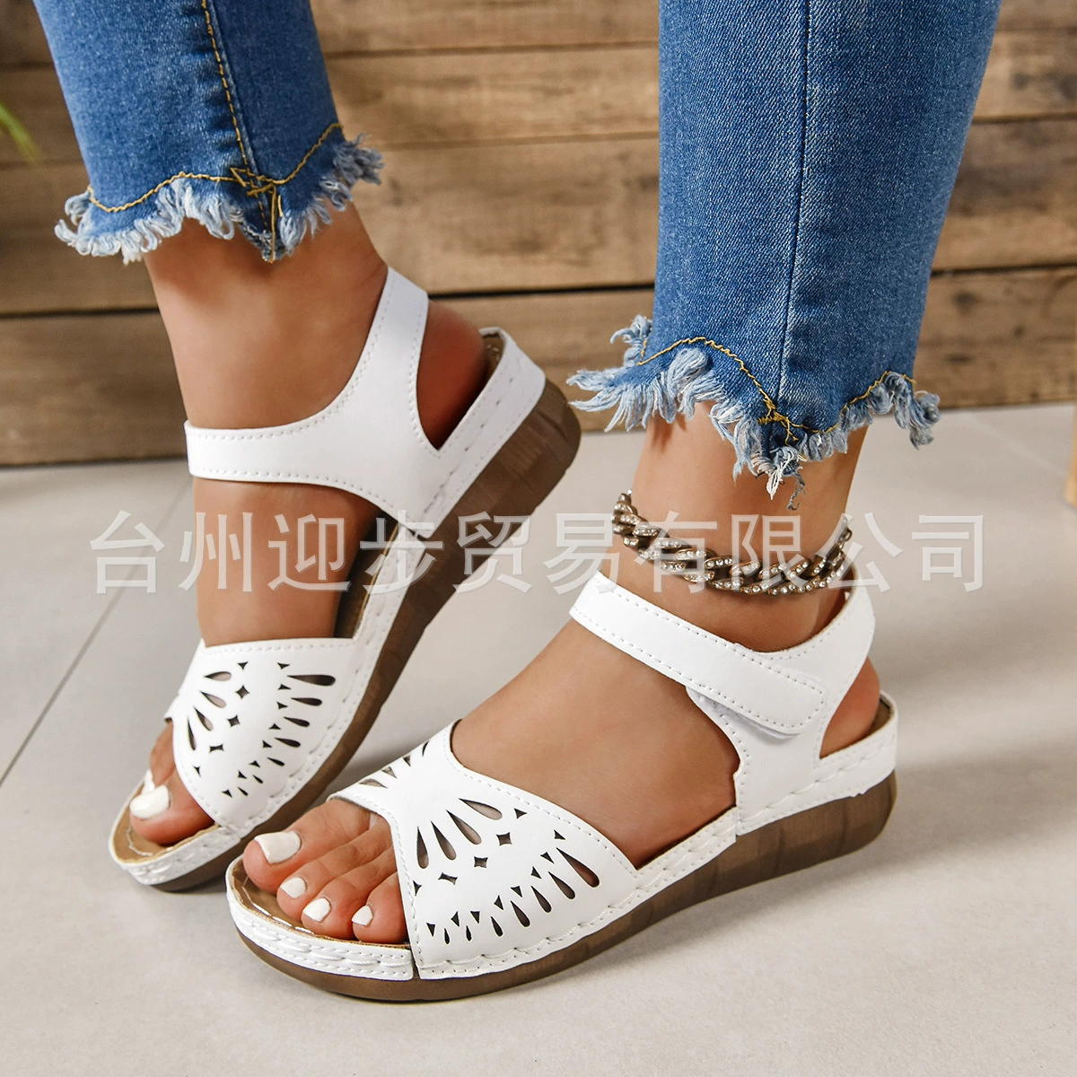 Женские сандалии на платформе больших размеров, лето 2025, новый стиль, с вырезами, цветочным принтом, толстой подошвой, на одной линии, с пряжкой и липучкой