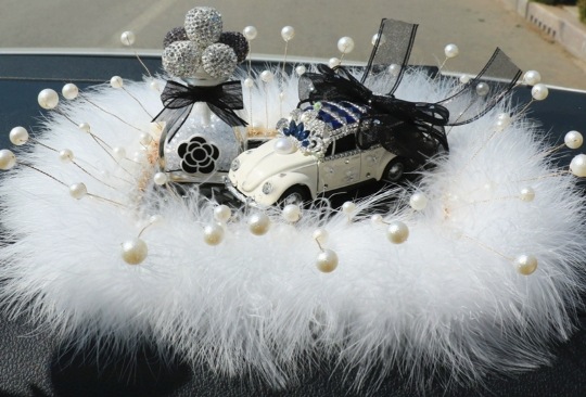 Diamantes de cerámica roja creativa adornos de automóviles de ciervo adornos de automóviles de automóviles adornos de automóviles de plumas diosas