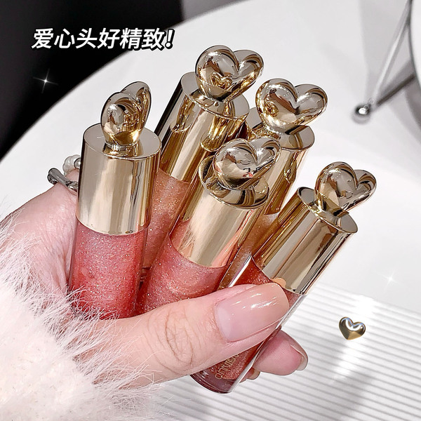 Moisturizing nail sequins