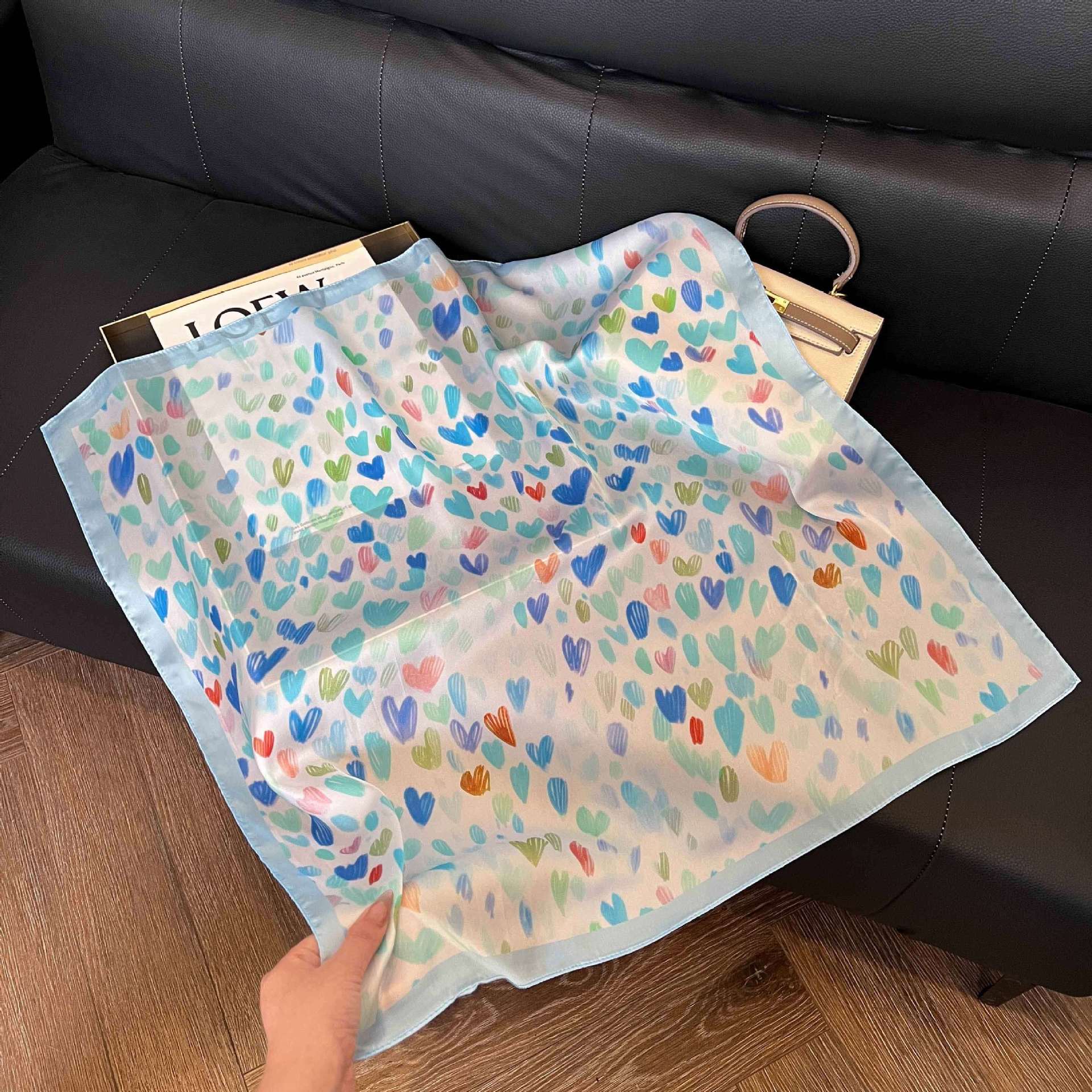 Transfronterizos nuevos bufandas de seda azul de alto nivel de seda cuadrada de simulación bufandas de moda de decoración de moda de combinación bolsa correa de pelo bufandas profesionales
