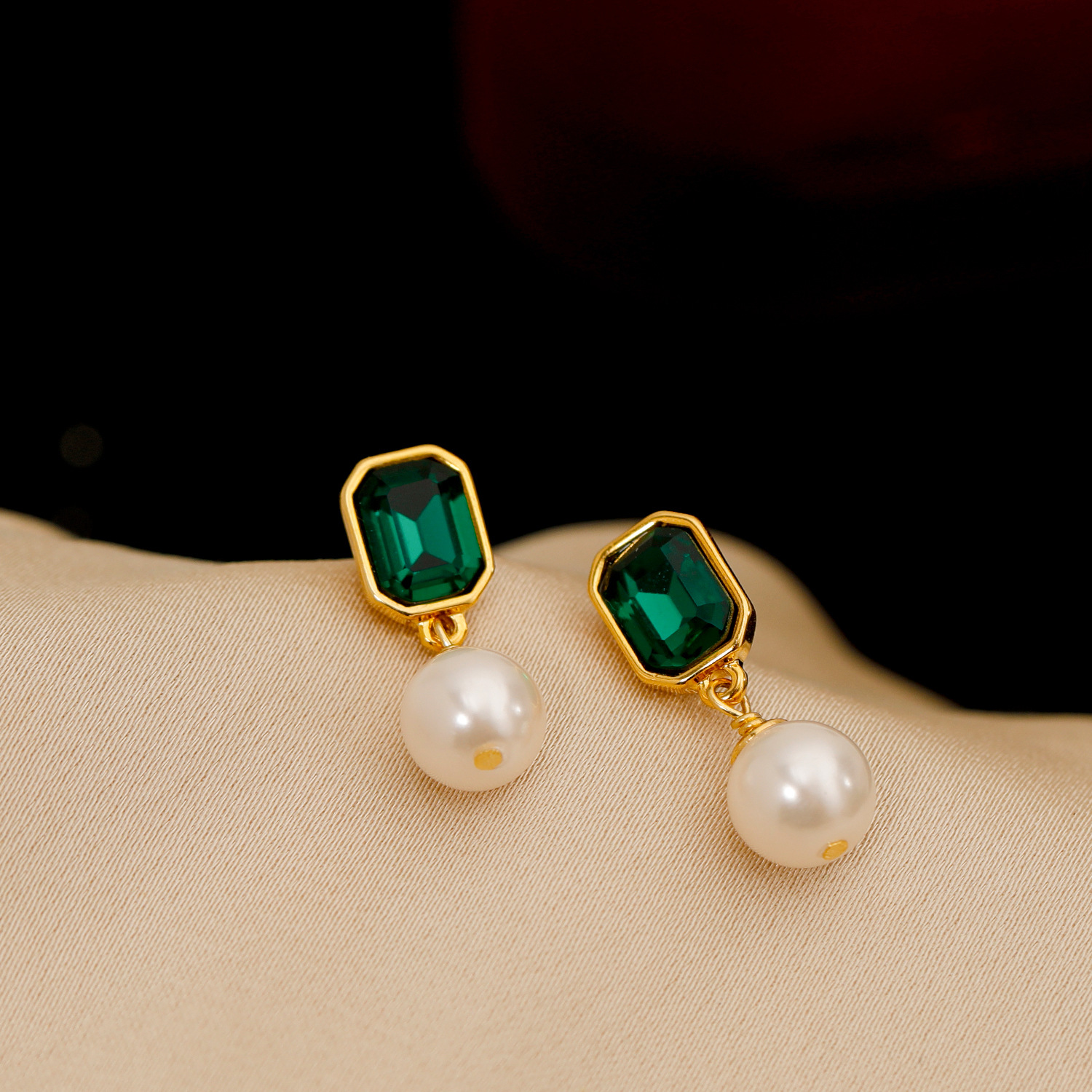 Fashionable retro green elegant earrings with zircon from pearl…