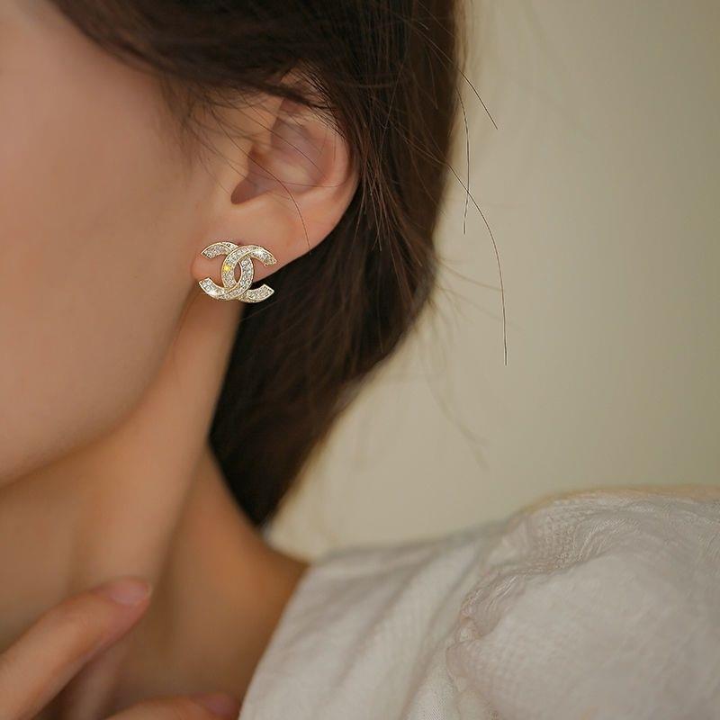 新款字母双满钻锆石小香风感轻奢时尚潮流百搭女耳钉耳夹饰包邮