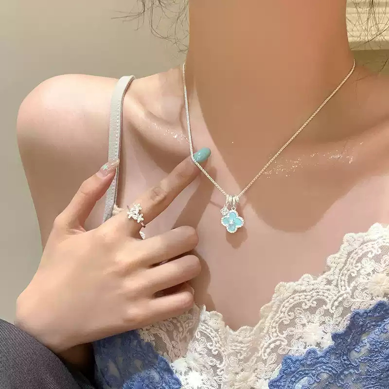 Sparkling Rose-Red Zircon Four-Leaf Flower Necklace, Niche Light Luxury Retro Fashion 2026 New Hot-Selling Versatile Clavicle Chain Sparkling Rose-Red Zircon Four-Leaf Flower Necklace, Niche Light Luxury Retro Fashion 2026 New Hot-Selling Versatile Clavicle Chain