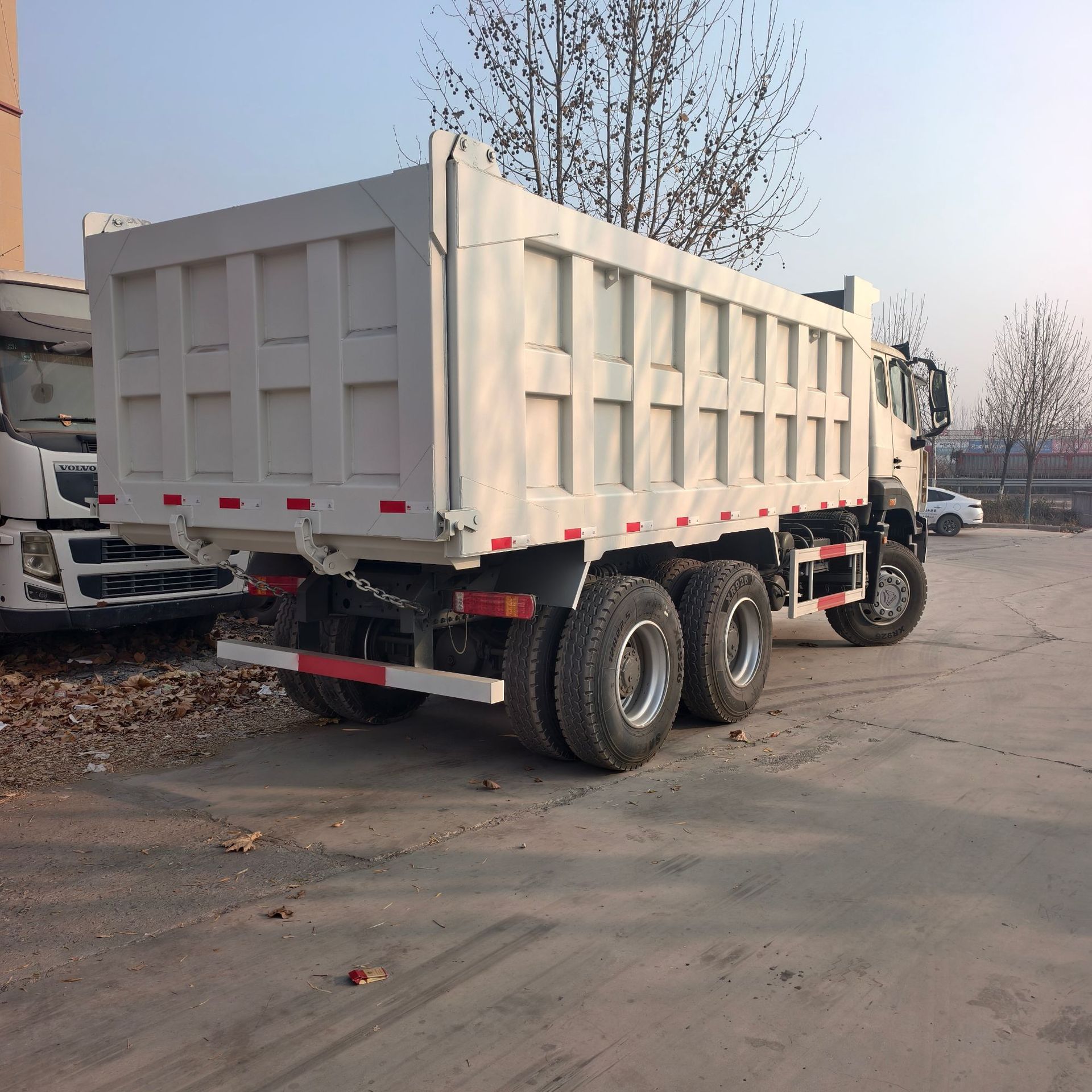 Cross-Border Export of Howo Nx6X4 Dump Trucks, 375 Horsepower, 371 Horsepower, Tipper Trucks, and Earthmoving Trucks Exported to the Middle East