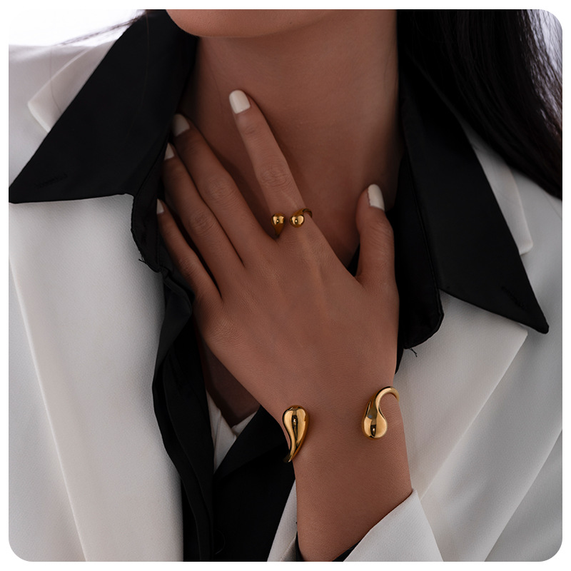 Tina Europa y América de moda doble gota de agua pulsera de acero de titanio temperamento femenino 18k oro galvanizado acero inoxidable abierto joyería de anillo